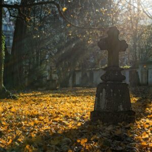 cimetiere avec une croix